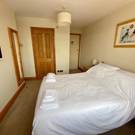 Mooredge B&B Вітбі Екстер'єр фото